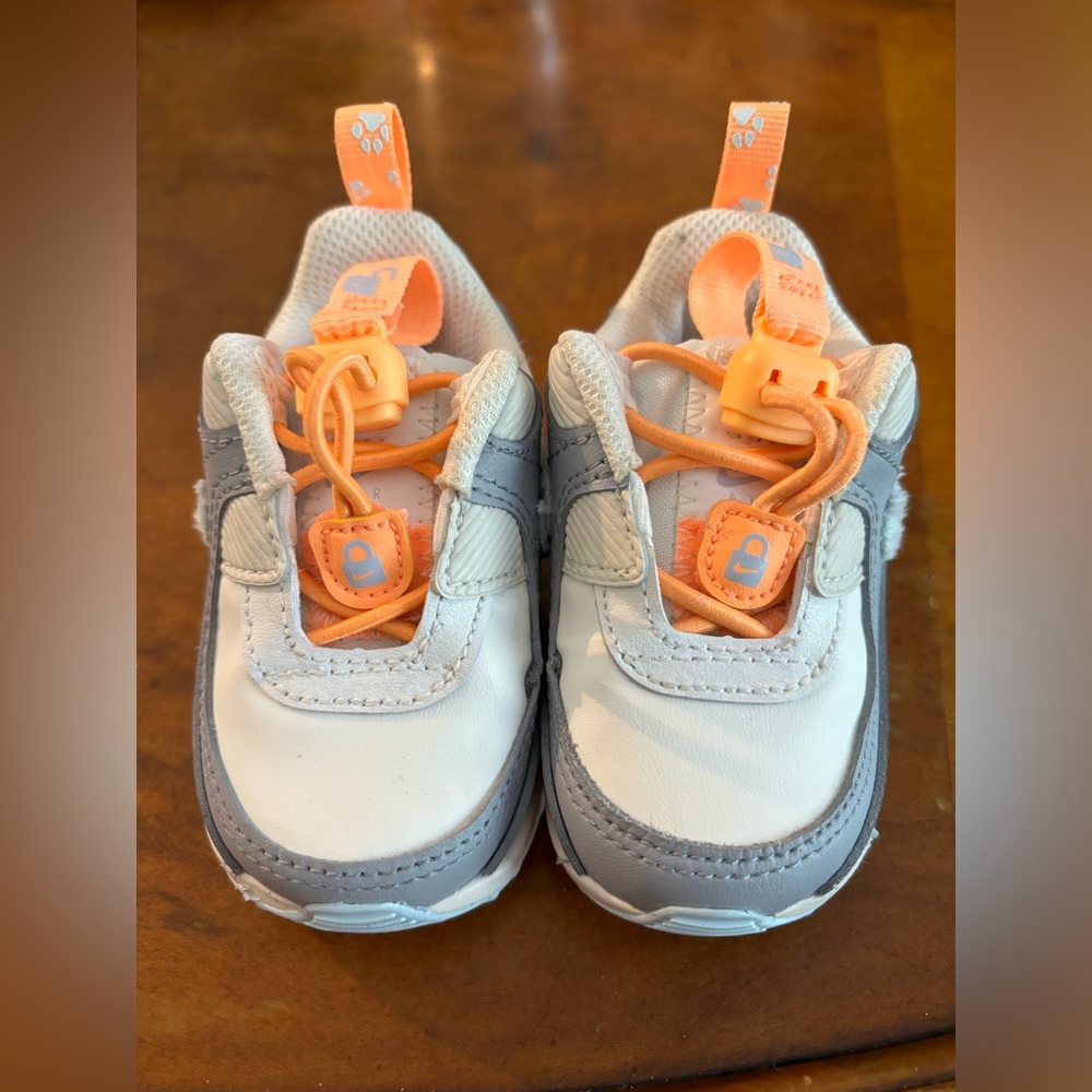 Nike Air Max 90 Toggle SE Toddler Summit White, Glacier Blue, Peach Cream.
